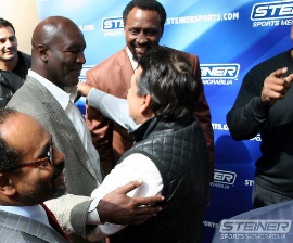 Above L-R: Evander Holyfield, Tommy Hearns (CTR), Roberto Duran