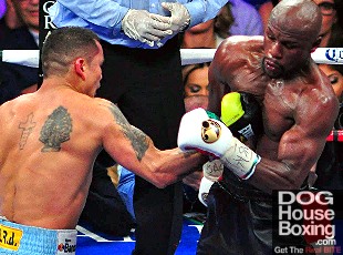 Marcos Maidana digs to Floyd Mayweather's body - Photo by German Villasenor, Doghouse Boxing Inc.