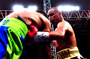 (R) Giovani Segura  vs. Felipe Salguero (L)