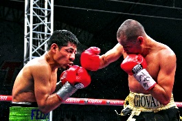 (R) Giovani Segura  vs. Felipe Salguero (L)