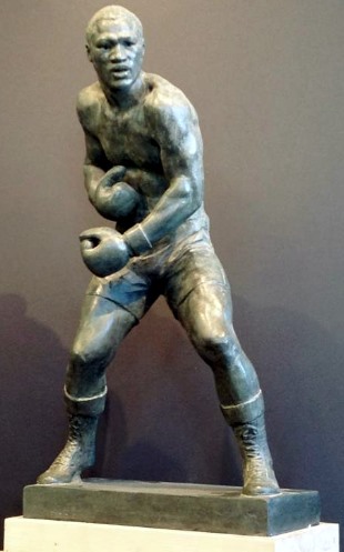 JOE FRAZIER STATUE IN PHILADELPHIA 