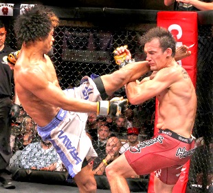 Luis Felix (left) delivers the finishing blow Friday against seven-time UFC vet Drew Fickett