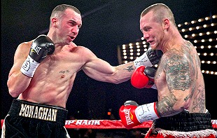 Sean Monaghan (L) stops Matt Vanda in the 1st round