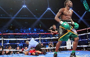 WBA World Featherweight champion Nicholas Walters (R) knocks out Vic "Raging Bull" Darchinyan (L) in the 5th round , Saturday, May 31 from the Cotai Arena at The Venetian Macao Resort in Macau, China