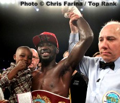 Terence Crawford decalred the winner.