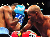 Photo: Chad Dawson vs Bernard Hopkins