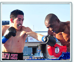 Leo Santa Cruz vs Vusi Malinga - Photo © German Villasenor, Doghouse Boxing