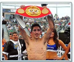 Leo Santa Cruz - Photo © German Villasenor, Doghouse Boxing